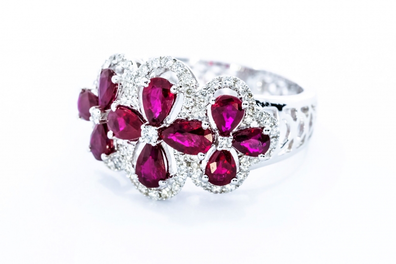 18K鉑金梨形紅寶石鑽石戒指